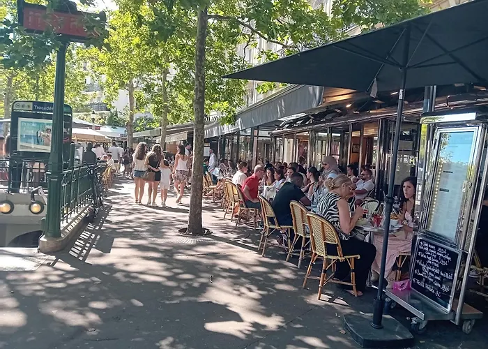 1 Mins Gare Montpatnasse ,close To Eiffel Tour And Louvre Meusm,amusing Place *